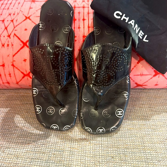 Women Chanel sandal; black patent leather; size 39; worn but good condition - Picture 3 of 3